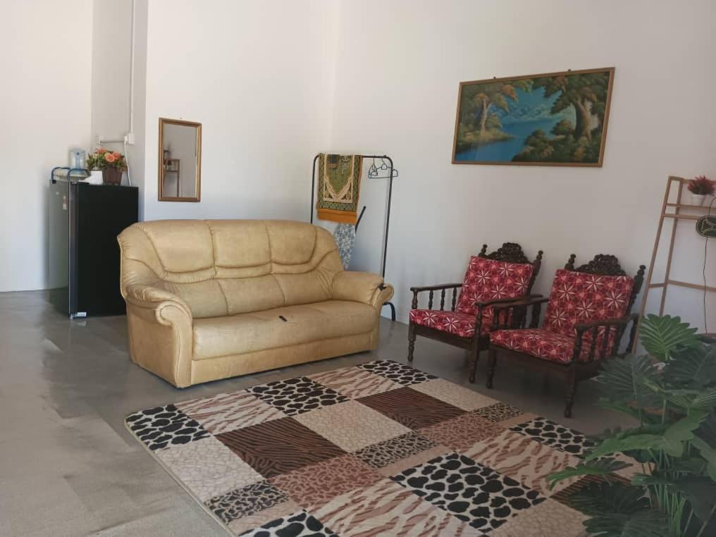 Homestay Lembah Tambunan Kampong Nail Exterior foto